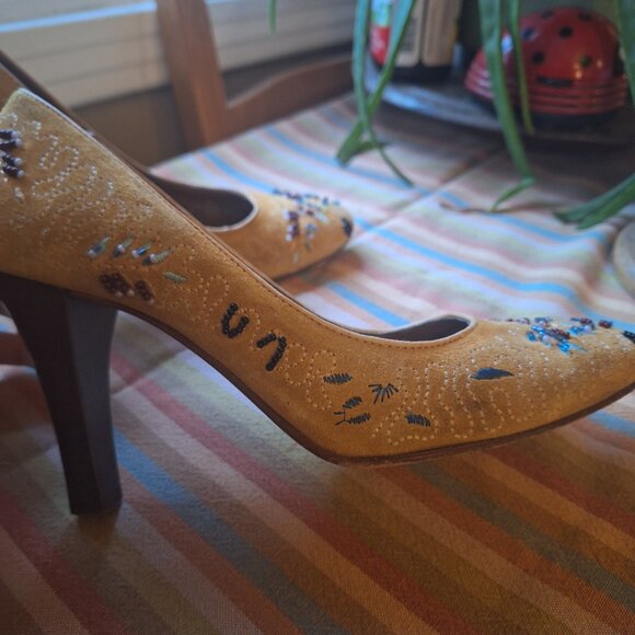 Vintage beaded Aldo heels - Picture 5 of 7